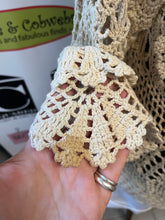 Charger l'image dans la galerie, The Paragon Crochet Wide Sleeve Cardigan (Size S)
