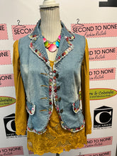 Load image into Gallery viewer, Mustard Detail-Hem Top (Size M)