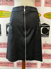 Load image into Gallery viewer, Faux Suede Black Zipper Front Mini Skirt (Size 18)