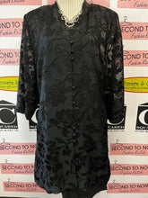 Charger l'image dans la galerie, Black Sheer Floral Overshirt (Size 18)