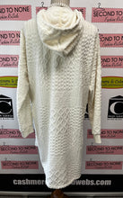 Charger l'image dans la galerie, Soft & Fluffy Hooded Tunic Robe (Size L)