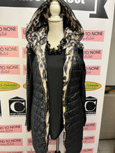 Load image into Gallery viewer, Pearl Sleeve Blouse (Size M)