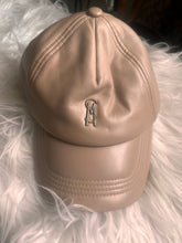 Cargar imagen en el visor de la galería, Steve Madden Leather-Like Baseball Hat (One Size)