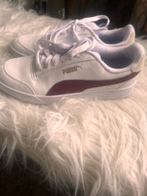 Cargar imagen en el visor de la galería, PUMA Court Sneakers (Size 8.5)