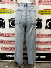 Cargar imagen en el visor de la galería, Silver Jeans Light Wash Bucket Pocket Jeans (Size M)