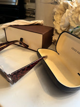 Load image into Gallery viewer, REAL LV  Sunglasses with Box, Case & Sleeve