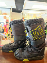 Load image into Gallery viewer, DC Black Chalet Boots (Size 8)
