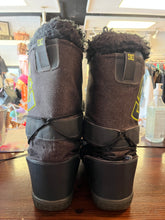 Load image into Gallery viewer, DC Black Chalet Boots (Size 8)