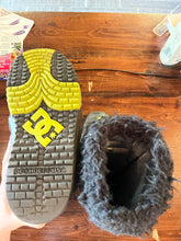 Load image into Gallery viewer, DC Black Chalet Boots (Size 8)