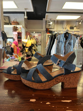 Charger l'image dans la galerie, Skechers Denim Platform Heels (Size 10)
