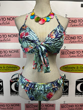 Load image into Gallery viewer, La Vie En Rose Floral Ruffle Bikini (Size L)