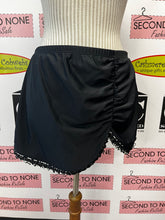 Load image into Gallery viewer, B&W Skort Swim Set (Size M)