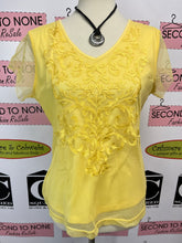 Cargar imagen en el visor de la galería, Cleo Petites Yellow-Embroidered Tee (Size L)