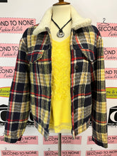 Cargar imagen en el visor de la galería, Cleo Petites Yellow-Embroidered Tee (Size L)