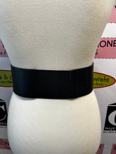Cargar imagen en el visor de la galería, Vintage Michael Kors 3" Wide Stretch Belt