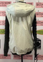 Cargar imagen en el visor de la galería, Chaleco con capucha Eddie Bauer (XL)