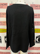 Cargar imagen en el visor de la galería, Sequin Hearts V-Neck Sweater