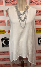 Charger l'image dans la galerie, *AS IS* Flowy White Sleeveless Top (Size L)