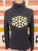 Charger l'image dans la galerie, NWT Navy Snowflake Turtleneck Sweater (Size M)