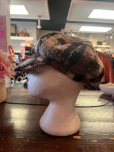 Charger l'image dans la galerie, Brown Plaid Newsboy Cap (One Size)