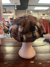 Charger l'image dans la galerie, Brown Plaid Newsboy Cap (One Size)