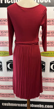 Cargar imagen en el visor de la galería, Red Surplice Cocktail Dress (Size M)
