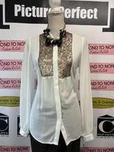 Cargar imagen en el visor de la galería, Valentina White Sheer & Rose Gold Sequin Top (Size M/L)