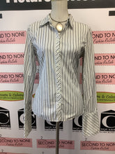 Charger l'image dans la galerie, Tommy Hilfiger Striped Button Up (Size M)