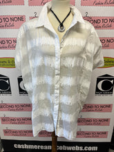 Cargar imagen en el visor de la galería, White Burn-Out Button-Front Shirt (Size 1X/2X)