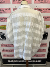 Cargar imagen en el visor de la galería, White Burn-Out Button-Front Shirt (Size 1X/2X)