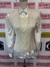 Load image into Gallery viewer, Vintage Chic Petites Lace and Pearl Embellished Top (Size 10)