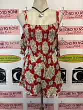 Cargar imagen en el visor de la galería, Red Printed Tank with Shoulder Aceents (Size M)