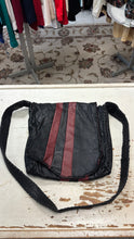 Charger l'image dans la galerie, Genuine Leather Two Toned Messenger Bag