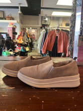 Charger l'image dans la galerie, Naturalizer Leather Slip On Shoes (Size 6.5)