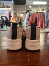 Charger l'image dans la galerie, Naturalizer Leather Slip On Shoes (Size 6.5)