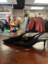 Cargar imagen en el visor de la galería, Nine West Pointed Toe Sling-backs (Size 8)