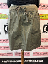 Cargar imagen en el visor de la galería, DASH Green Midi Skirt (Size M)