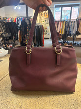 Cargar imagen en el visor de la galería, GUESS Cami Girlfriend Satchel Handbag