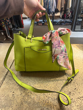 Cargar imagen en el visor de la galería, Steve Madden Lime Green Shoulder Bag