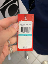 Cargar imagen en el visor de la galería, NWT Navy IZOD Stretch Shorts (Size 16)