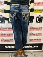 Load image into Gallery viewer, Vigoss Bedazzled Jean Capris (Size /10)