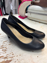 Cargar imagen en el visor de la galería, Flexi Black Leather Pumps (Size 8)