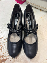 Load image into Gallery viewer, Naturalizer NIB Mary Jane Heel (Size 7.5)