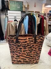 Cargar imagen en el visor de la galería, Animal Print Mini Tote