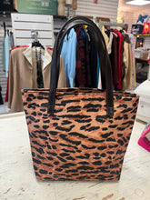 Cargar imagen en el visor de la galería, Animal Print Mini Tote