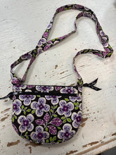 Cargar imagen en el visor de la galería, Vera Bradley Purple Floral Quilted Crossbody