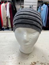 Cargar imagen en el visor de la galería, Unisex Calvin Klein Marled Striped Beanie (One Size)