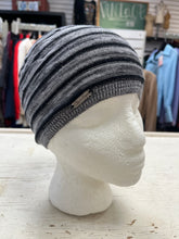 Cargar imagen en el visor de la galería, Unisex Calvin Klein Marled Striped Beanie (One Size)