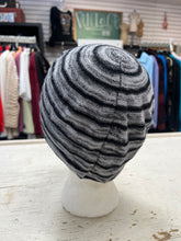 Cargar imagen en el visor de la galería, Unisex Calvin Klein Marled Striped Beanie (One Size)