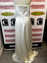 Cargar imagen en el visor de la galería, Diva By Poloma Blanca Wedding Dress (Size 16)
